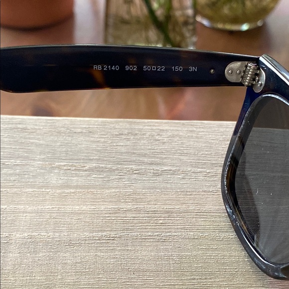 Ray-Ban Classic Wayfarer Tortoise Sunglasses - Picture 3 of 3